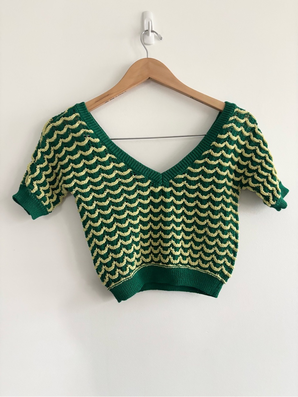 Zara Crochet Deep V-Neck Scallop Knit Crop Top - Picture 5 of 9